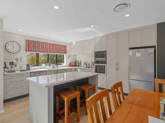 6 Burnfield Way, LEVIN