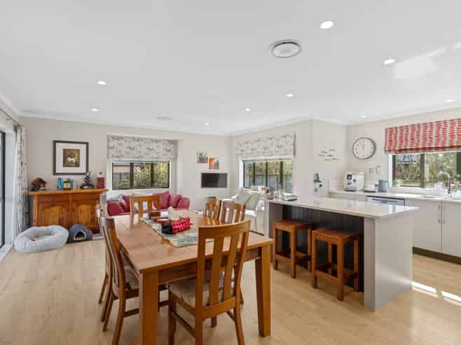 6 Burnfield Way, LEVIN