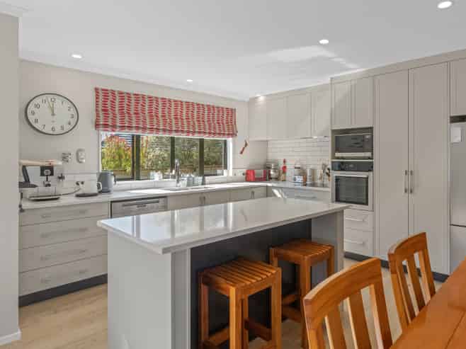 6 Burnfield Way, LEVIN