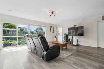 2/8 Freeland Avenue, Mount Roskill