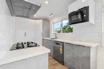 2/8 Freeland Avenue, Mount Roskill