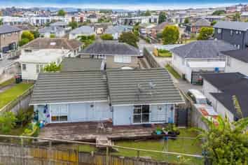 2/8 Freeland Avenue, Mount Roskill