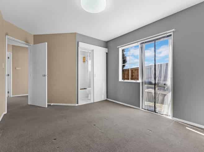 2/163 Whitford Road, Somerville