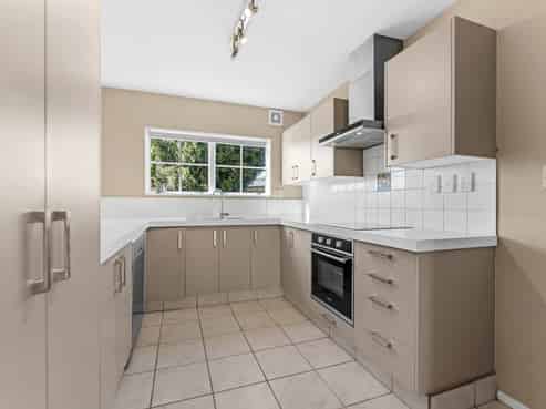 2/163 Whitford Road, Somerville