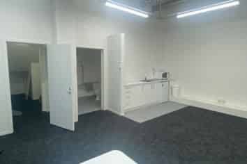 Small Ground Floor Office/Retail in CBD