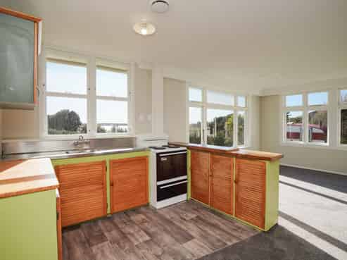 20 and 24 Whalers Crescent, Omaui