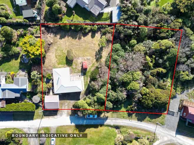 20 and 24 Whalers Crescent, Omaui