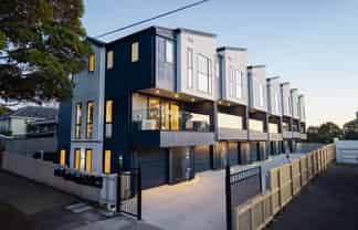 182 Tripoli Road, Point England