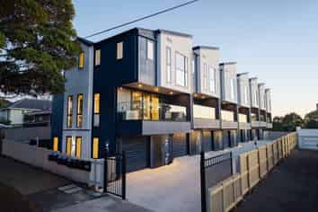 182 Tripoli Road, Point England