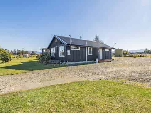 74 Foothills Road, Okuku
