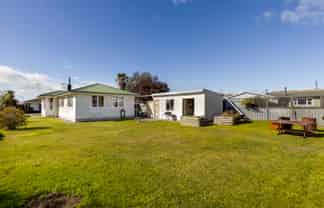 17 Gill Crescent, Redwoodtown