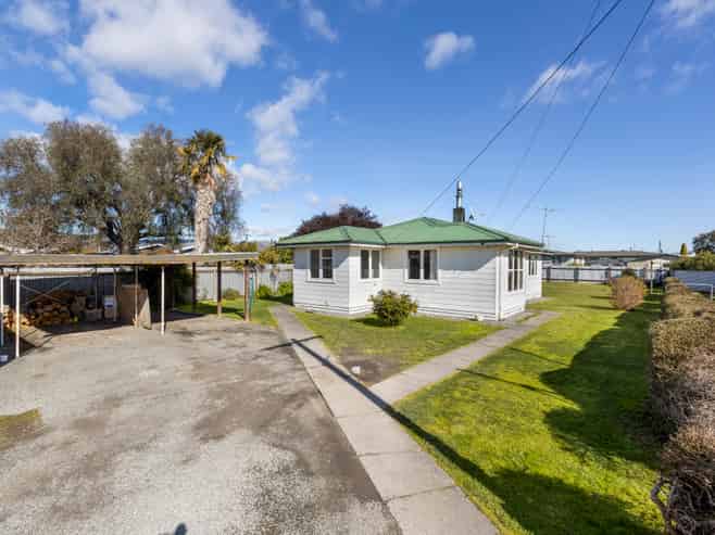 17 Gill Crescent, Redwoodtown
