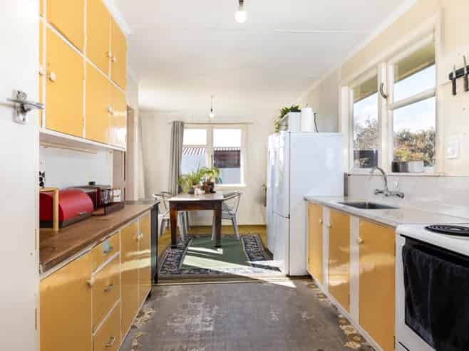 17 Gill Crescent, Redwoodtown