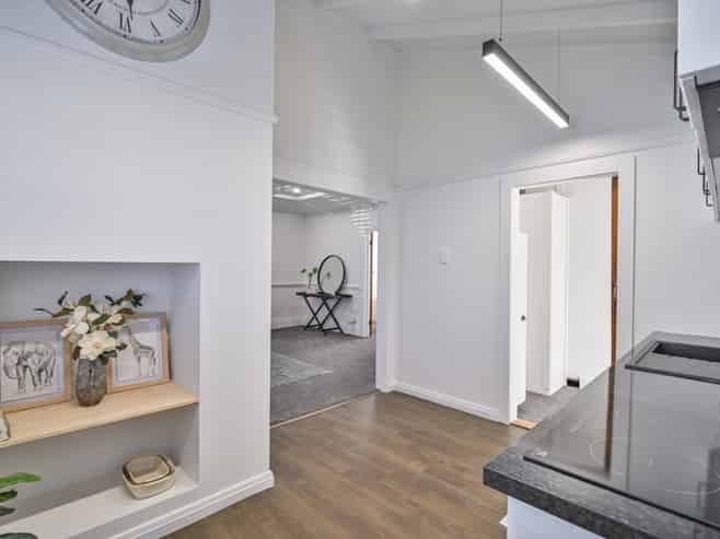 709 Queen Street West, Saint Leonards