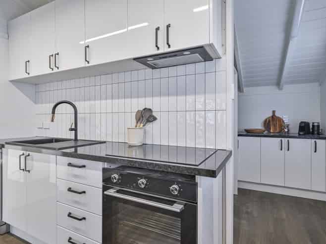 709 Queen Street West, Saint Leonards