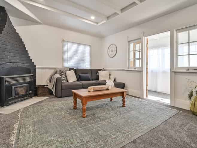 709 Queen Street West, Saint Leonards