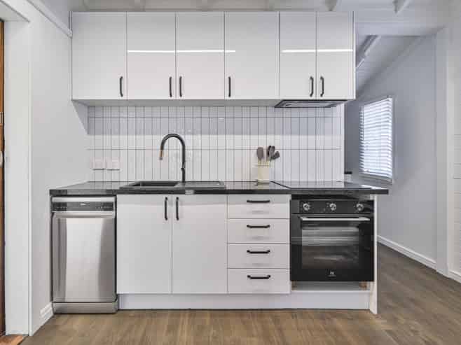 709 Queen Street West, Saint Leonards