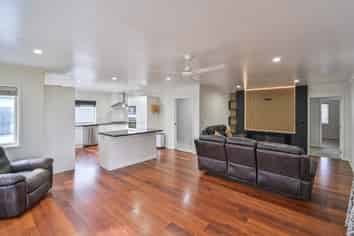 1109A Outram Road, Akina