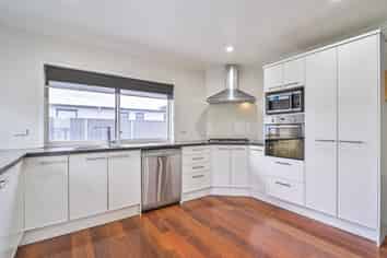 1109A Outram Road, Akina