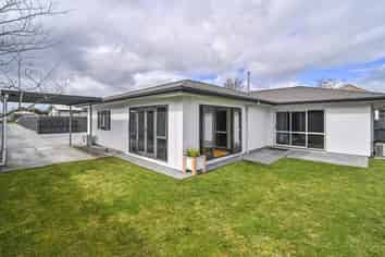 1109A Outram Road, Akina