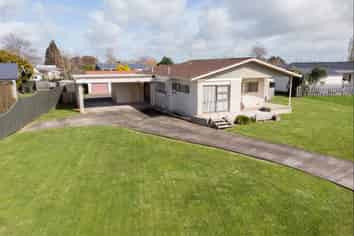 2 McQuarrie Place, Ngatea