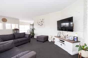 2 McQuarrie Place, Ngatea