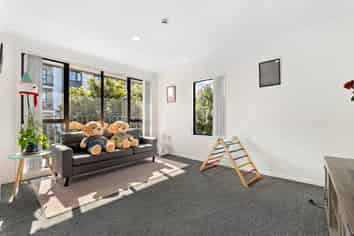 2I/1 Wadier Place, Henderson