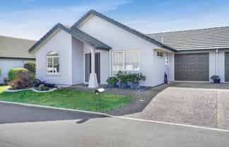 60/16 Rototuna Road, Flagstaff