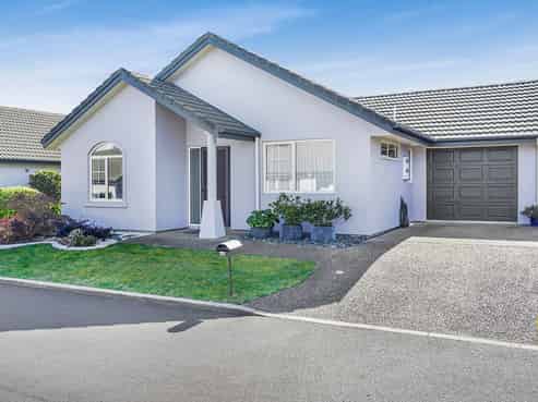 60/16 Rototuna Road, Flagstaff