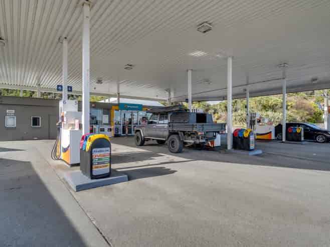 High-profile West Coast fuel station investment