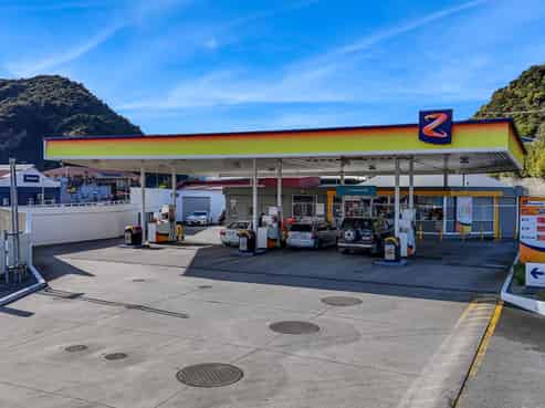 High-profile West Coast fuel station investment