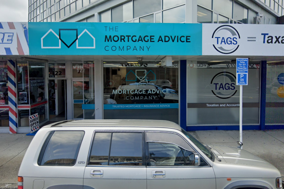 Retail or Office close to Queensgate - Vista 4