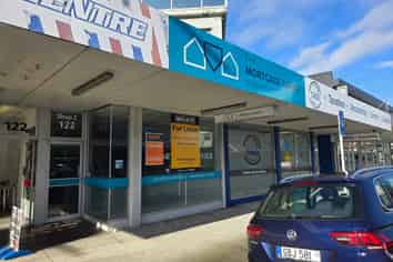 Retail or Office close to Queensgate 
