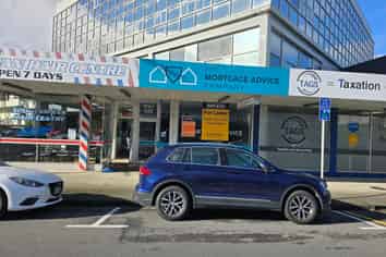 Retail or Office close to Queensgate 