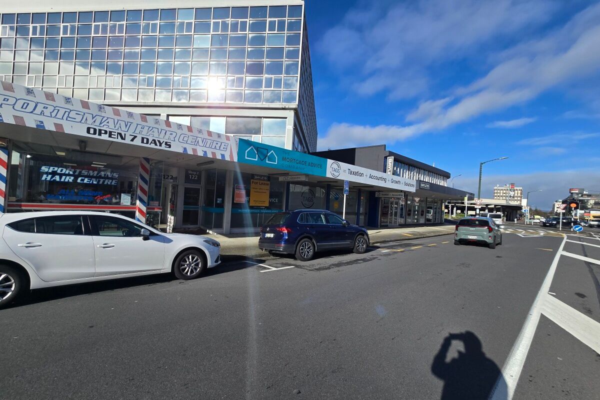 Retail or Office close to Queensgate - Més