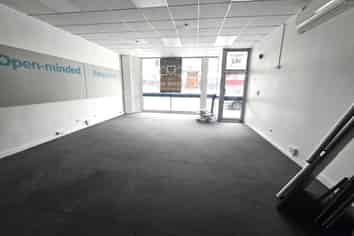 Retail or Office close to Queensgate 