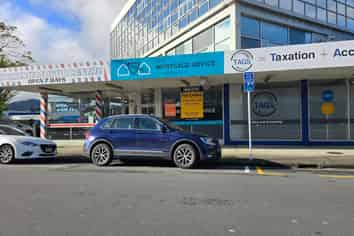 Retail or Office close to Queensgate 