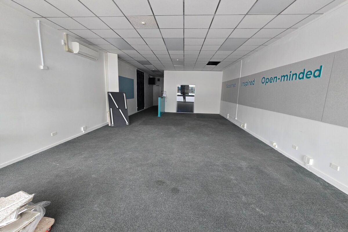 Retail or Office close to Queensgate - Vista 2