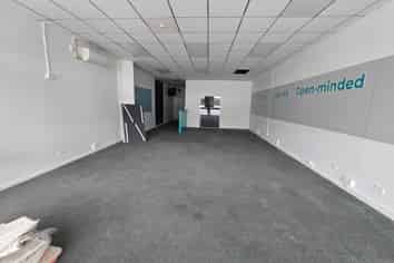 Retail or Office close to Queensgate 