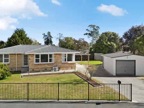 1 Keitha Place, Glenview