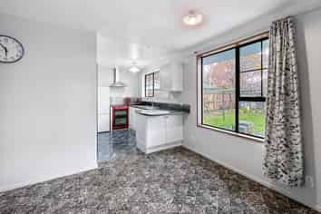 2/37 Karnak Crescent, Russley
