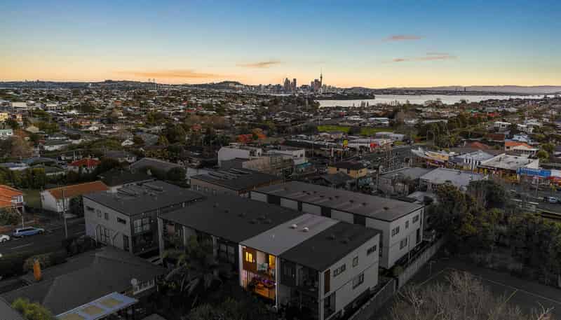 7/16 Williamson Avenue, Belmont