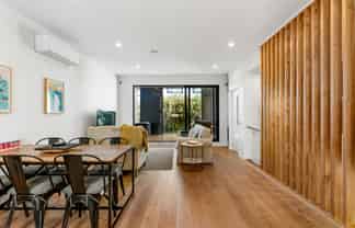 7/16 Williamson Avenue, Belmont