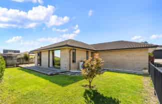 8 Ballintoy Park Drive, Welcome Bay