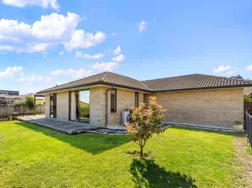 8 Ballintoy Park Drive, Welcome Bay