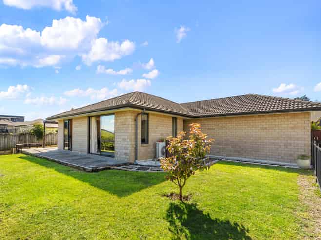 8 Ballintoy Park Drive, Welcome Bay