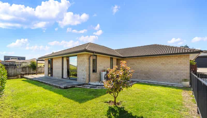 8 Ballintoy Park Drive, Welcome Bay