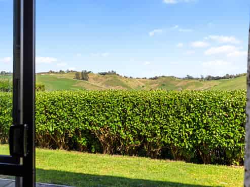 8 Ballintoy Park Drive, Welcome Bay