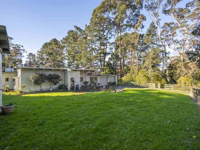 1 Whitford Park Road, Whitford