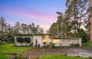 1 Whitford Park Road, Whitford